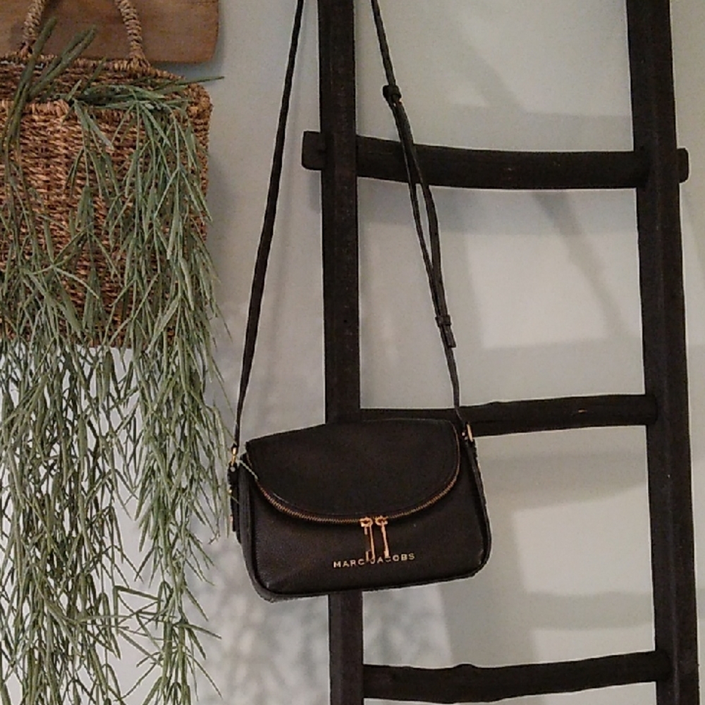 Marc Jacobs Elegant Crossbody Bag